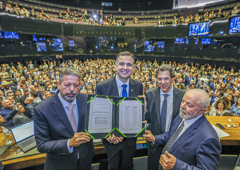 Resenha Politika - Congresso Promulga Reforma Tributária Após 30 Anos ...