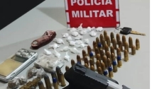 Polícia prende homem acusado de tráfico de drogas em Itaporanga; armas, maconha e cocaína foram apreendidas 