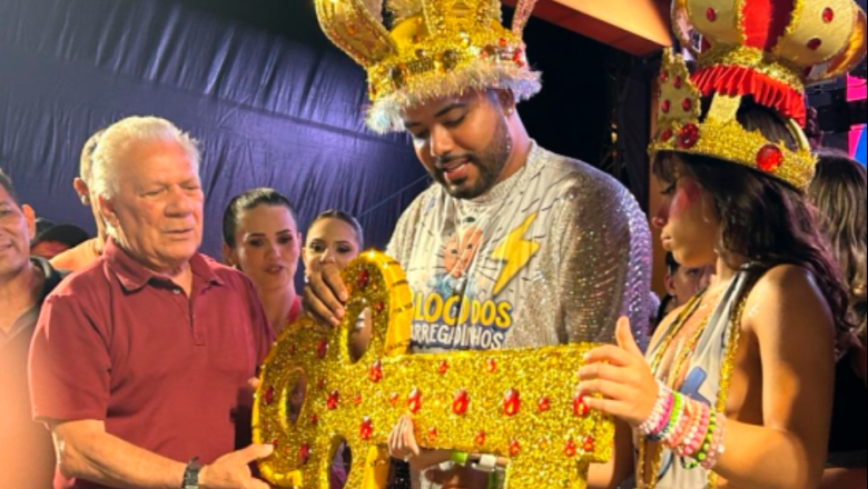 Multidão lota o Corredor da Folia na abertura do Carnaval do Cajazeiras; Zé Aldemir entrega as chaves da cidade para Rei