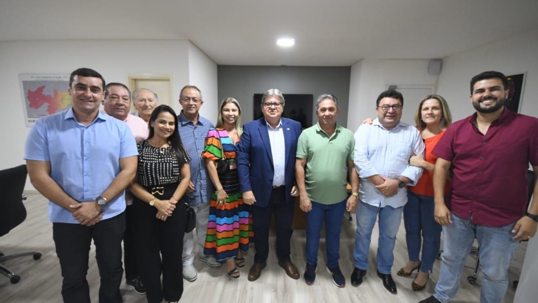 João Azevêdo une situação e oposição para as eleições municipais em Soledade