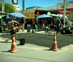 Prefeitura de Sousa realiza trabalho de elevação de faixas de pedestres