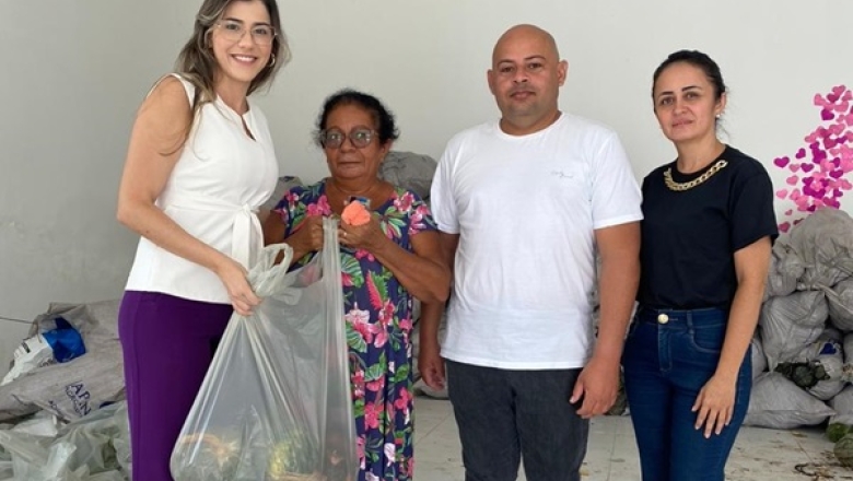 Em Sousa, secretária Mariana Cartaxo participa da primeira etapa de entrega de alimentos do PAA