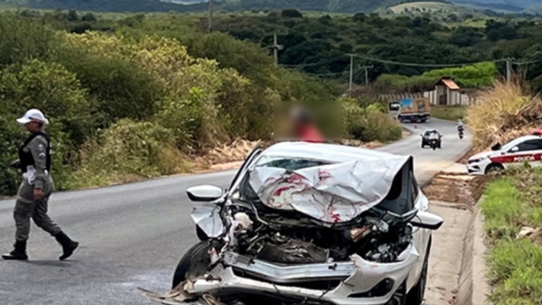 Filho de ex-prefeito de São José de Piranhas sofre acidente de carro na PB-400; veículo colidiu com um caminhão caçamba 