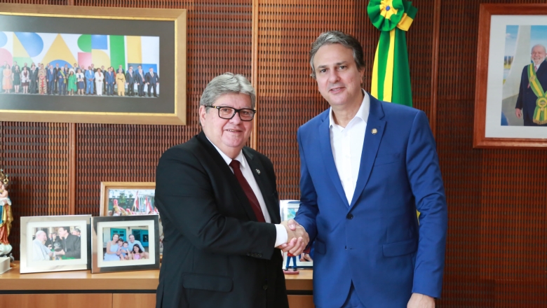 João Azevêdo trata de investimentos na Saúde e Educação em reuniões com ministro e secretário do governo federal