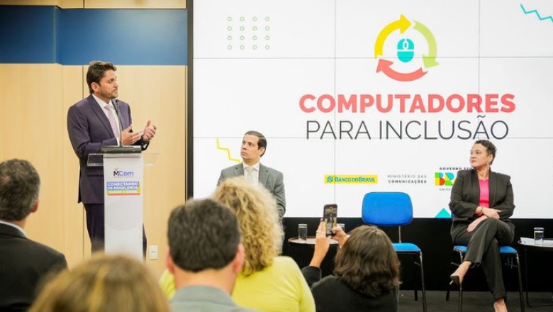 Ministério das Comunicações assina acordo com o Banco do Brasil para ampliar o programa Computadores para a Inclusão; entenda