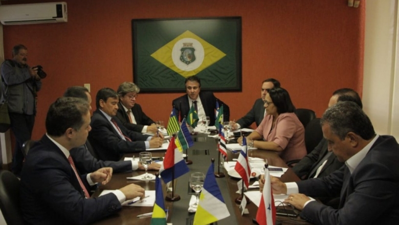 João Azevêdo participa de reunião com governadores do Nordeste e defende projetos que garantem mais recursos aos Estados