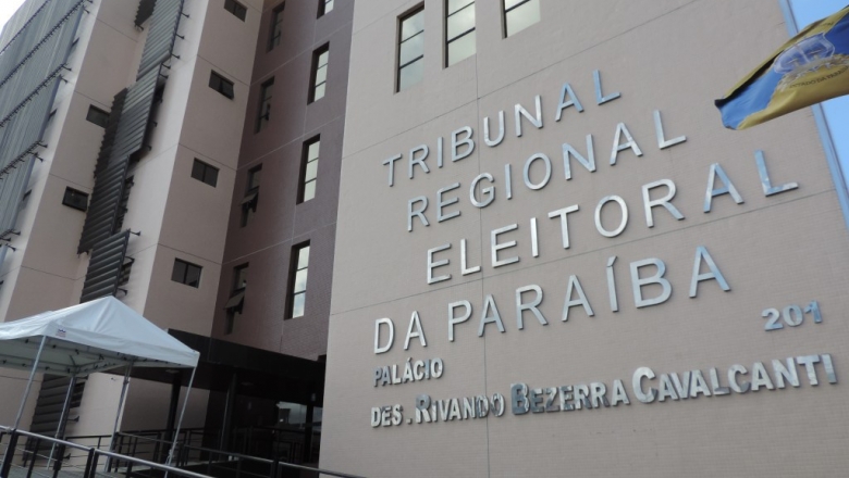 Justiça multa coligação, partidos e candidatos por distribuição de materiais de campanha com Lula