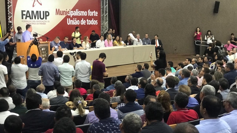 Políticos de 210 municípios paraibanos assinam manifesto em defesa da PEC que unifica eleições no Brasil