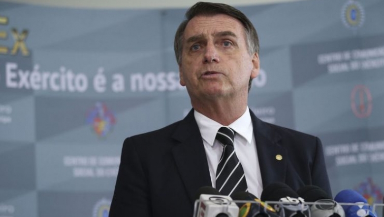 Bolsonaro pretende baixar impostos de celulares, PCs e jogos eletrônicos 