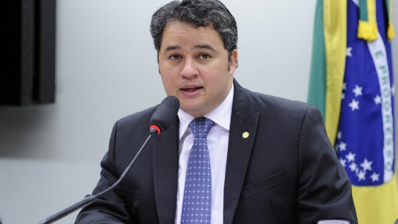 Efraim Filho anuncia agenda de reitores e Bancada com ministro da Educação próxima 5a feira