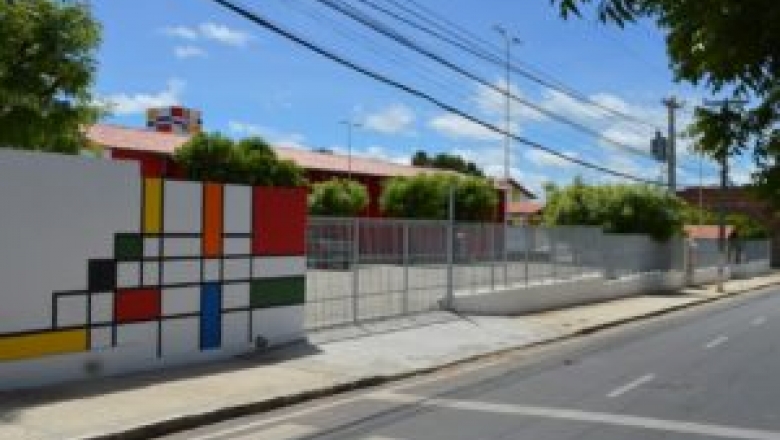 Reforma da Escola Estadual Integral Crispim Coêlho em Cajazeiras custou R$ 3 milhões, diz governo