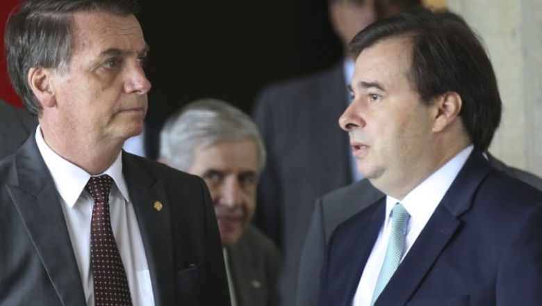Crise entre Bolsonaro e PSL fortalece Maia e o Congresso