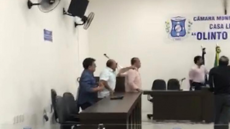 Eleição da Câmara de Uiraúna termina em confusão, bate-boca e seis vereadores vão à justiça para anular votação; veja vídeo