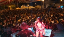 Eduarda Brasil emociona público na noite de São João em Cajazeiras