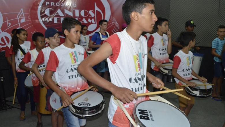 Projeto Cantos que Educam conquista crianças e jovens de Cajazeiras e já conta com cem alunos