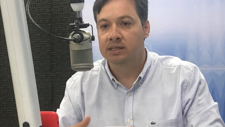 Presidente do bloco de partidos na ALPB, Jr. Araújo diz que Caio Roberto retornará a base governista 