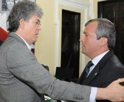 Jornalista revela que RC pode decretar intervenção em Cabedelo e designar Trocólli Júnior como interventor