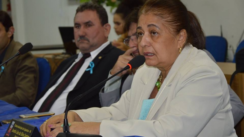 Vereadora pede mais respeito e repudia declarações do prefeito contra os professores de Cajazeiras: "Estou envergonhada"