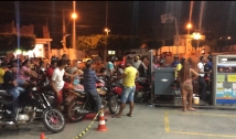 Mototaxistas de Cajazeiras enfrentam fila para abastecer e temem paralisação de parte do serviço