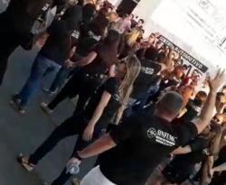 Professores de Cajazeiras protestam em desfile cívico e cobram implantação do piso salarial 