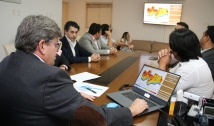 João Azevêdo discute parcerias com representantes de investidores espanhóis