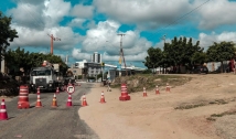 Prefeitura agiliza construção de rotatória na saída de Cajazeiras para São João do Rio Peixe