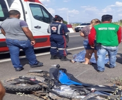 Moto bate em caminhão e piloto de 37 anos morre na BR 230 no Sertão da PB