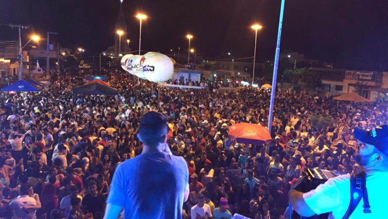 Réveillon atrai multidão em São José Piranhas e prefeito anuncia mais uma vez antecipação de salários dos servidores