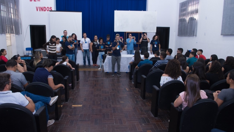 Programa Gira Mundo envia mais 50 estudantes da rede estadual para a Espanha