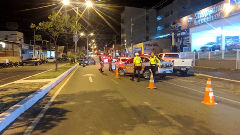 Nas festas juninas de Cajazeiras, condutores são abordados em blitz conjunta da SCTrans e Companhia de Trânsito 
