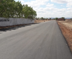 Prefeitura de Sousa segue trabalho de asfaltamento de ruas no Sorrilândia III