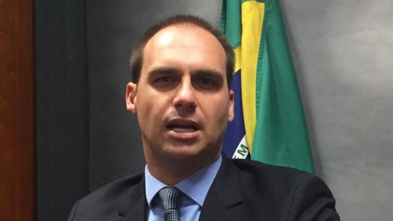 Eduardo Bolsonaro se retrata e nega volta do AI-5
