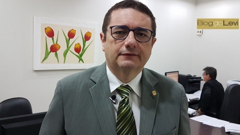 Sousa: vereador Cacá Gadelha grava áudio e contesta enquete que aponta liderança de Myriam Gadelha