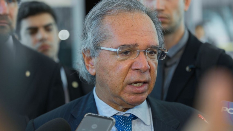 Governo estuda liberar saques em contas ativas do FGTS, diz Guedes